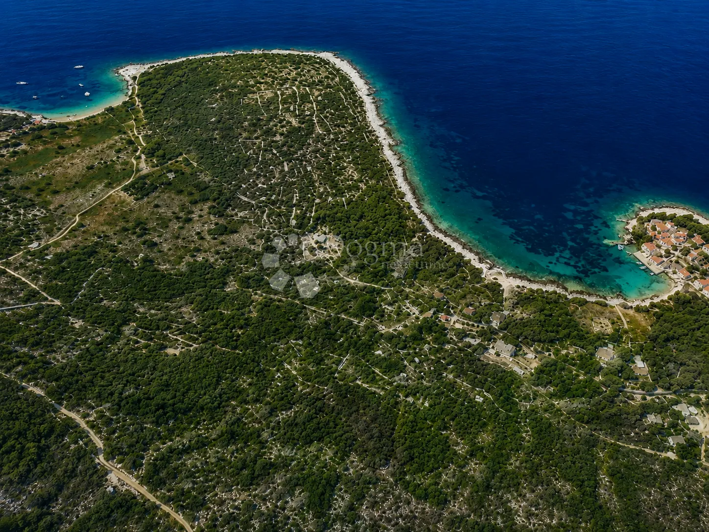 vis, brgujac - poljoprivredeno zemljište i 1572m2 - slika 1