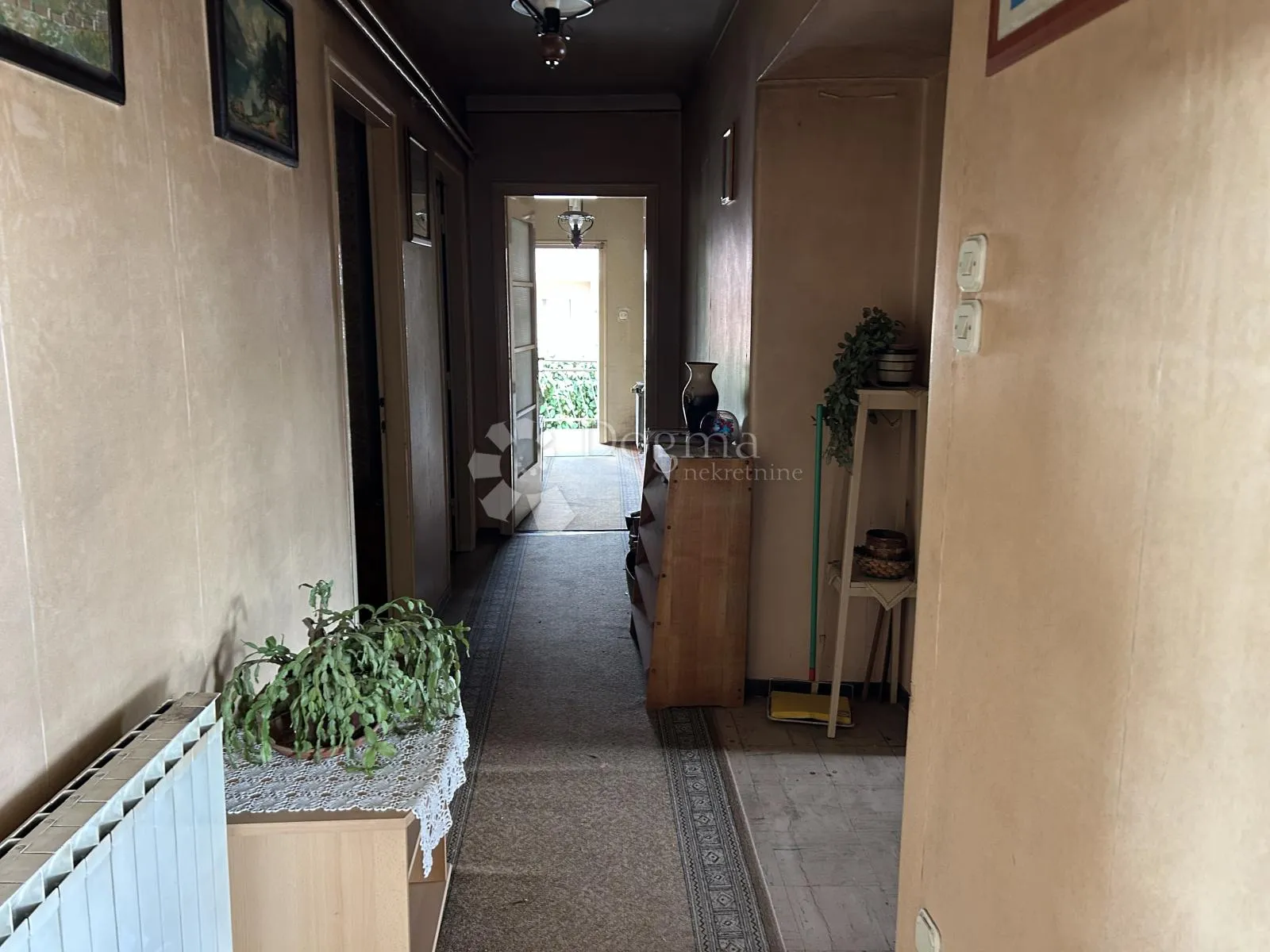 rijeka rubeši kuća sa velikom okućnicon uz glavnu cestu - slika 16