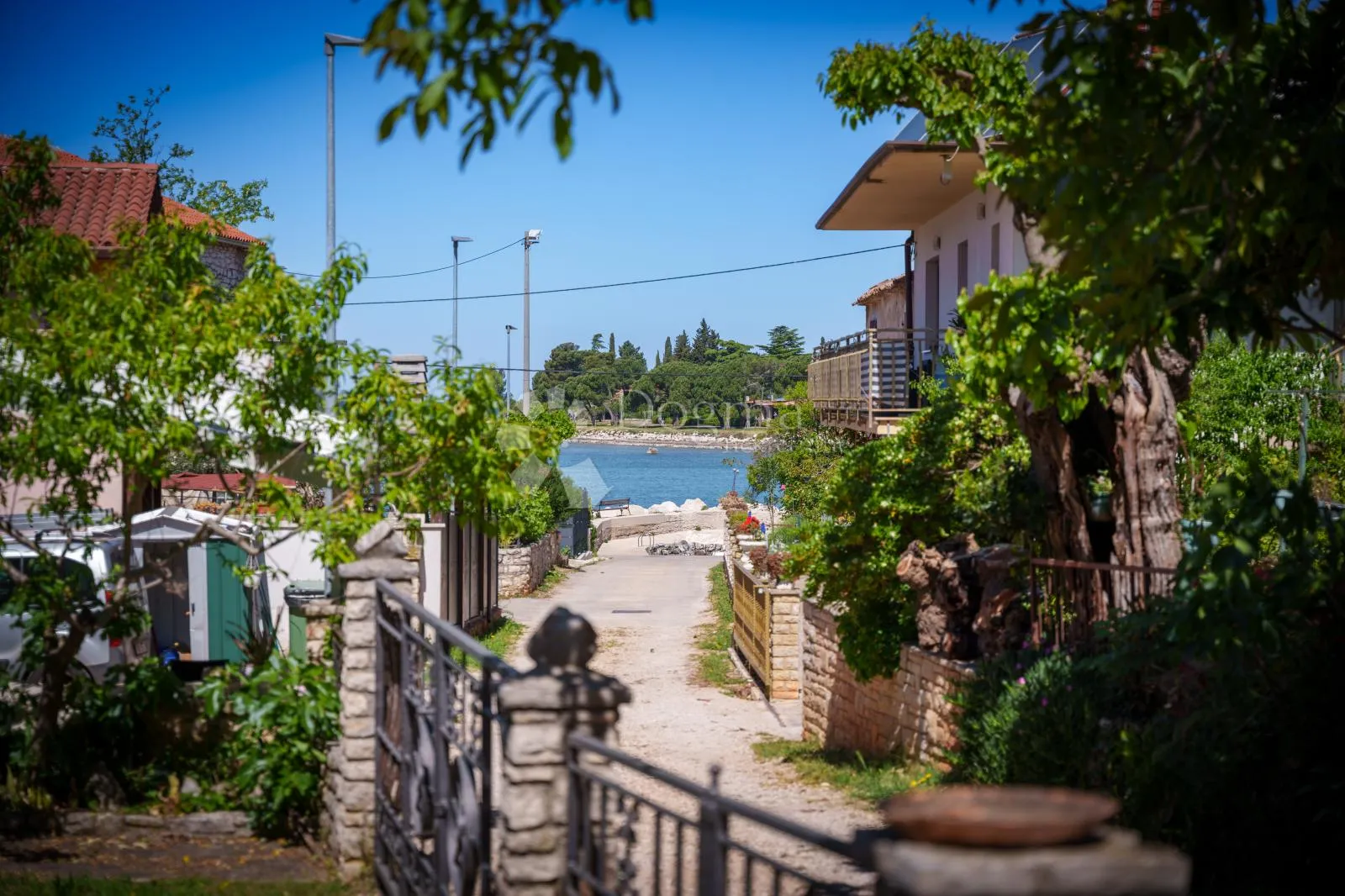 kuća sa 4 apartmana blizu mora - slika 2