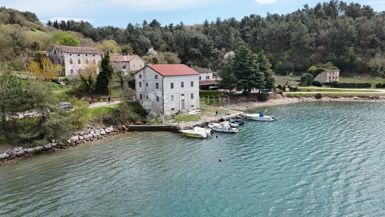 povijesni ljetnikovac s privatnim molom - slika 9