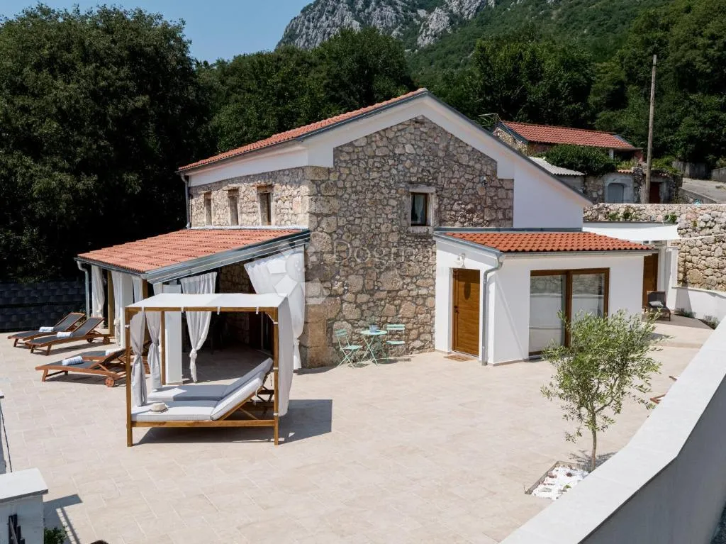 kamena vila s bazenom bribir - slika 5