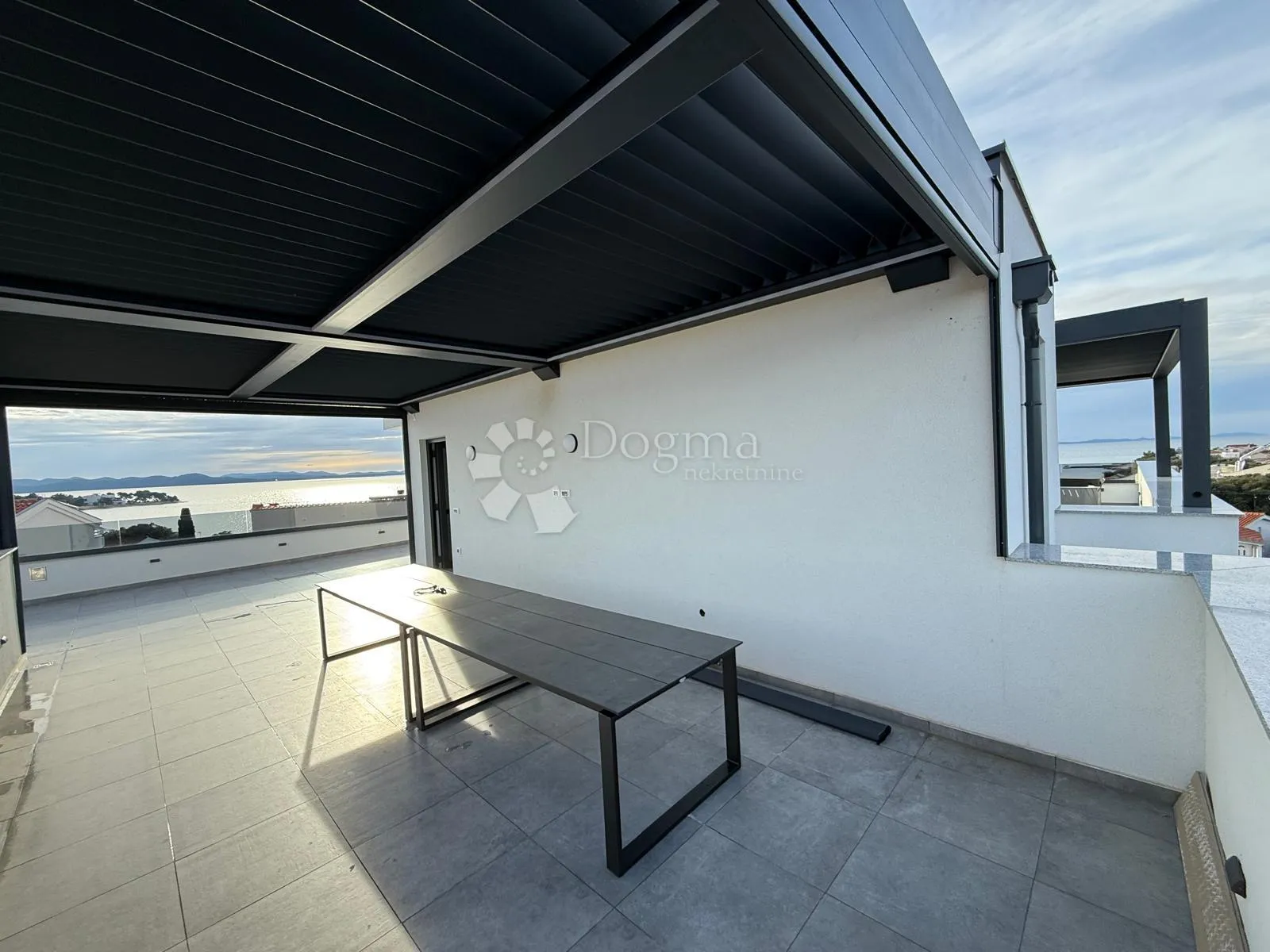 luksuzan namješten penthouse s pogledom na more - slika 34