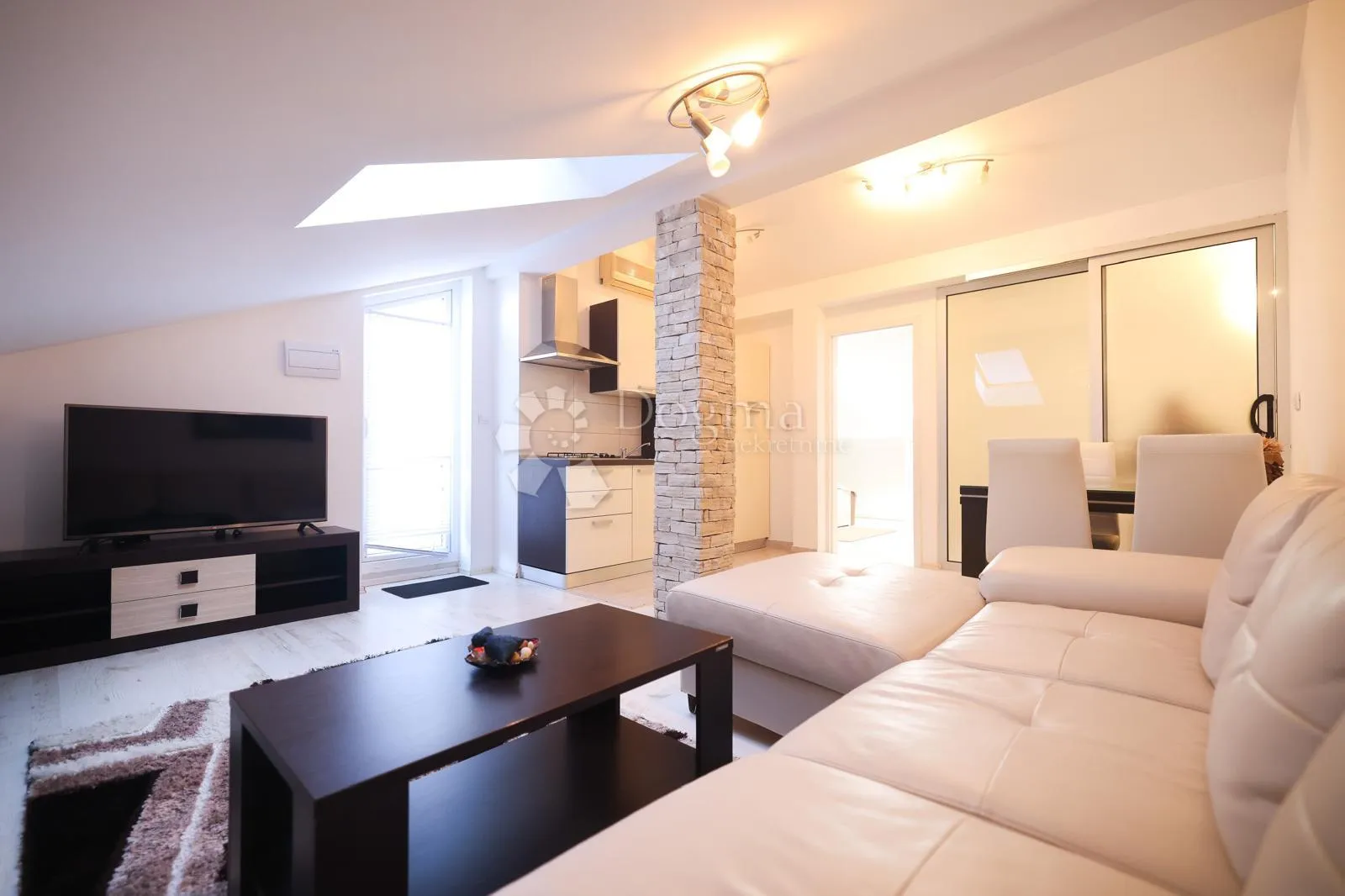 dvoetažni apartman 250 mod mora u zatonu - slika 1