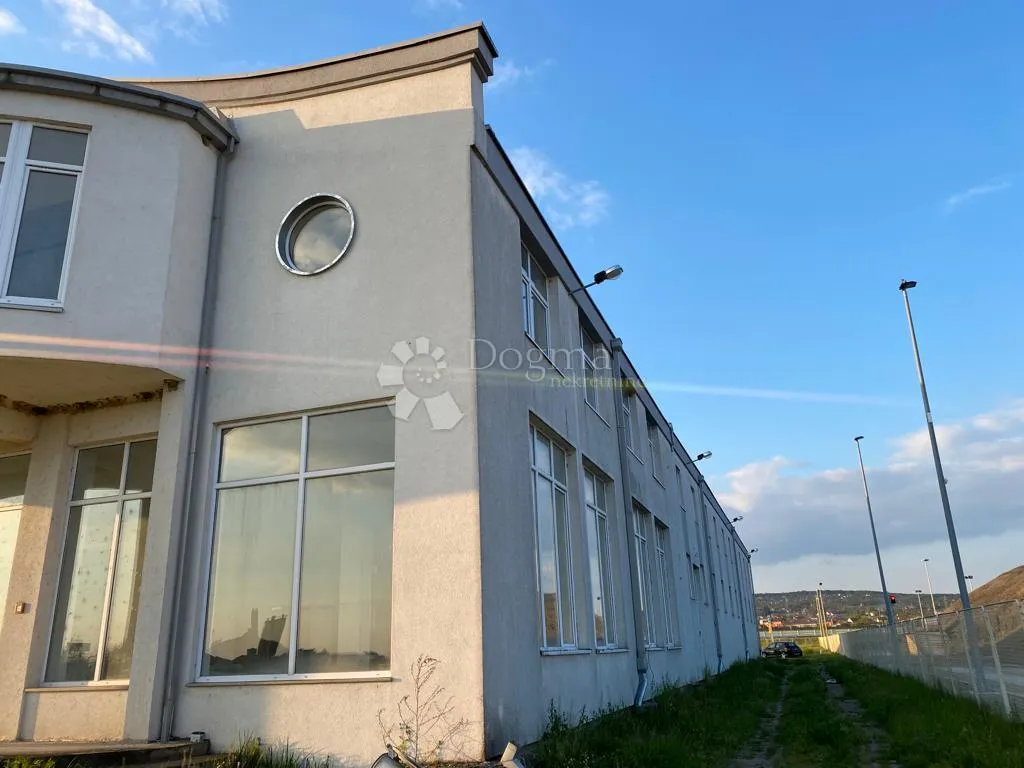 izuzetna investicijska hala 1350 m2u sl.brodu-stabilan najam +solarni profit! - slika 12