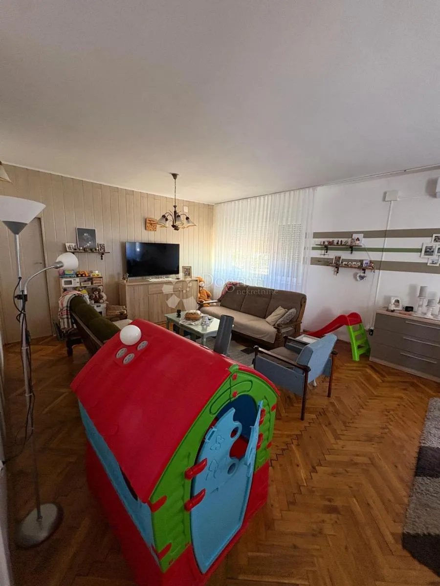kuća 648 m² s podrumom i potencijalom za 2 stana - slika 12