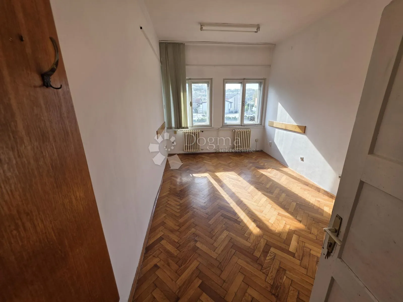 najam uredskog prostora cca 298m² - 8 ureda, spremište - slika 8