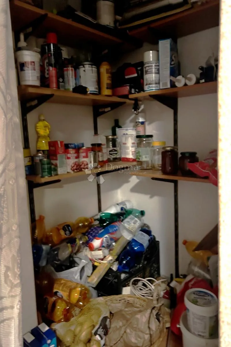 rovinj – kvalitetan stan s terasom i dvorištem - slika 12