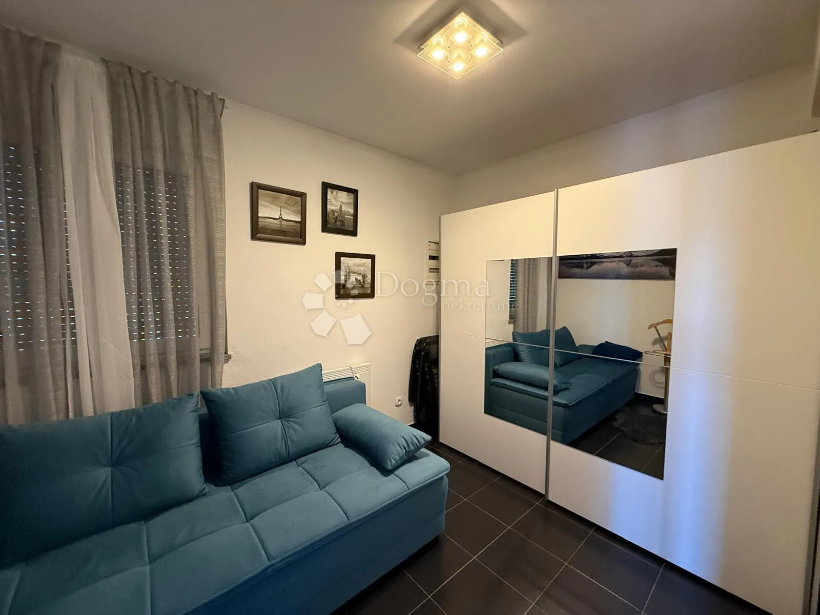 prostran moderan apartman velike terase 200 m od mora - slika 19