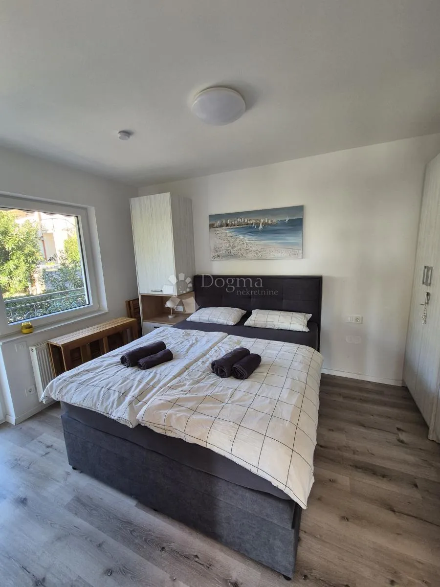 višestanbena kuća s 11 apartmana - slika 34