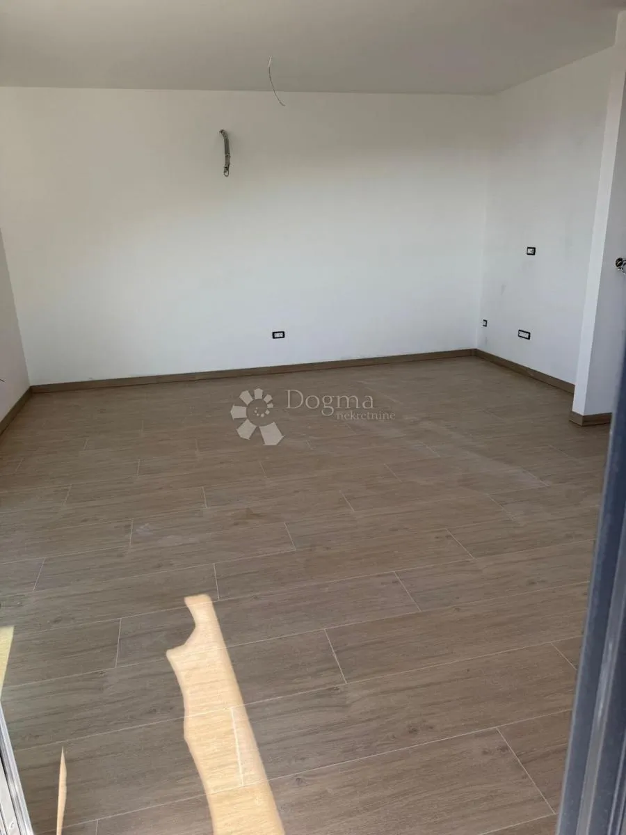 3-soban stan, terasa, pogled na more - čiovo - slika 4