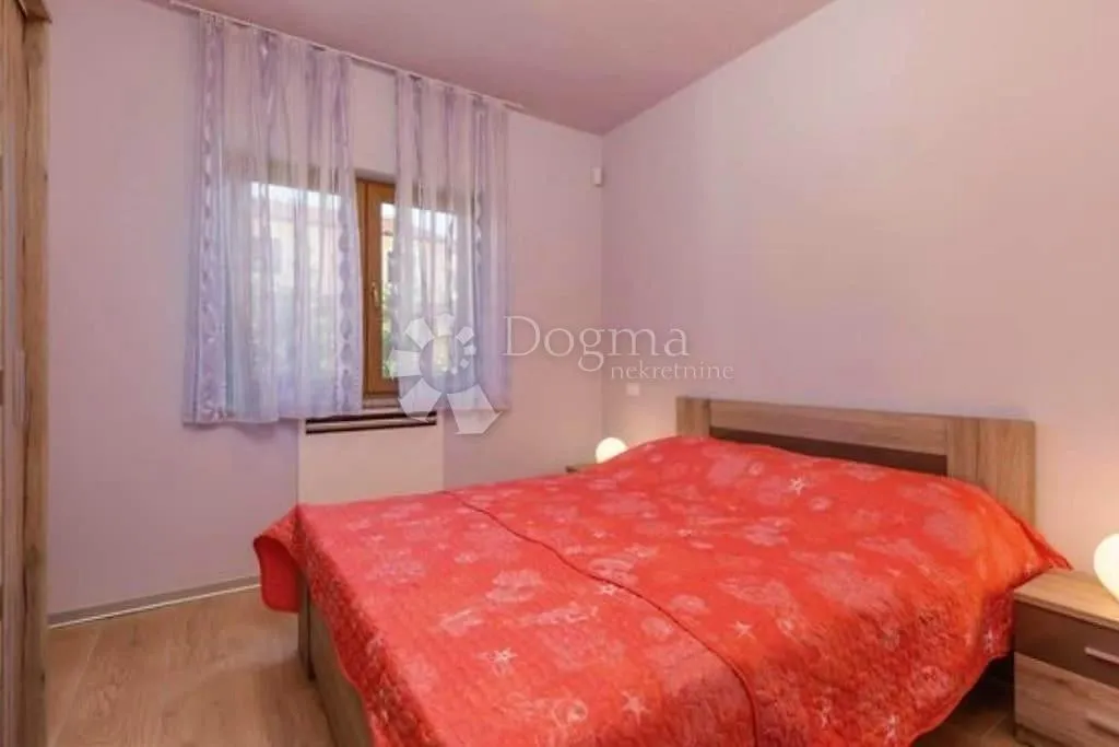 luksuzna kuća sa 4 stana 200 m od mora - slika 23