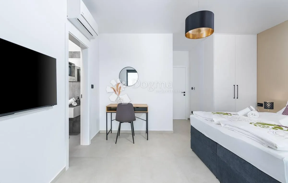 villa s bazenom i jacuzzijem - poreč - slika 14