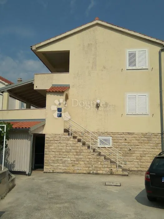 žaborić- predivna apartmanska kuća s pogledom na more - slika 6