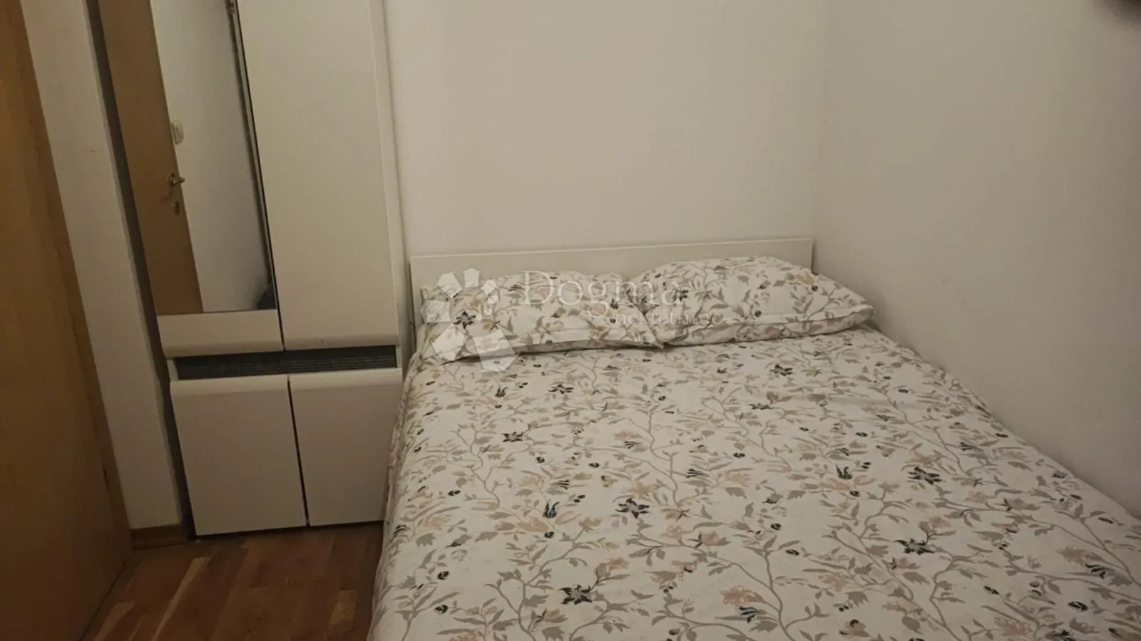 prekrasan dvosobni stan s garažnim parkingom - slika 15