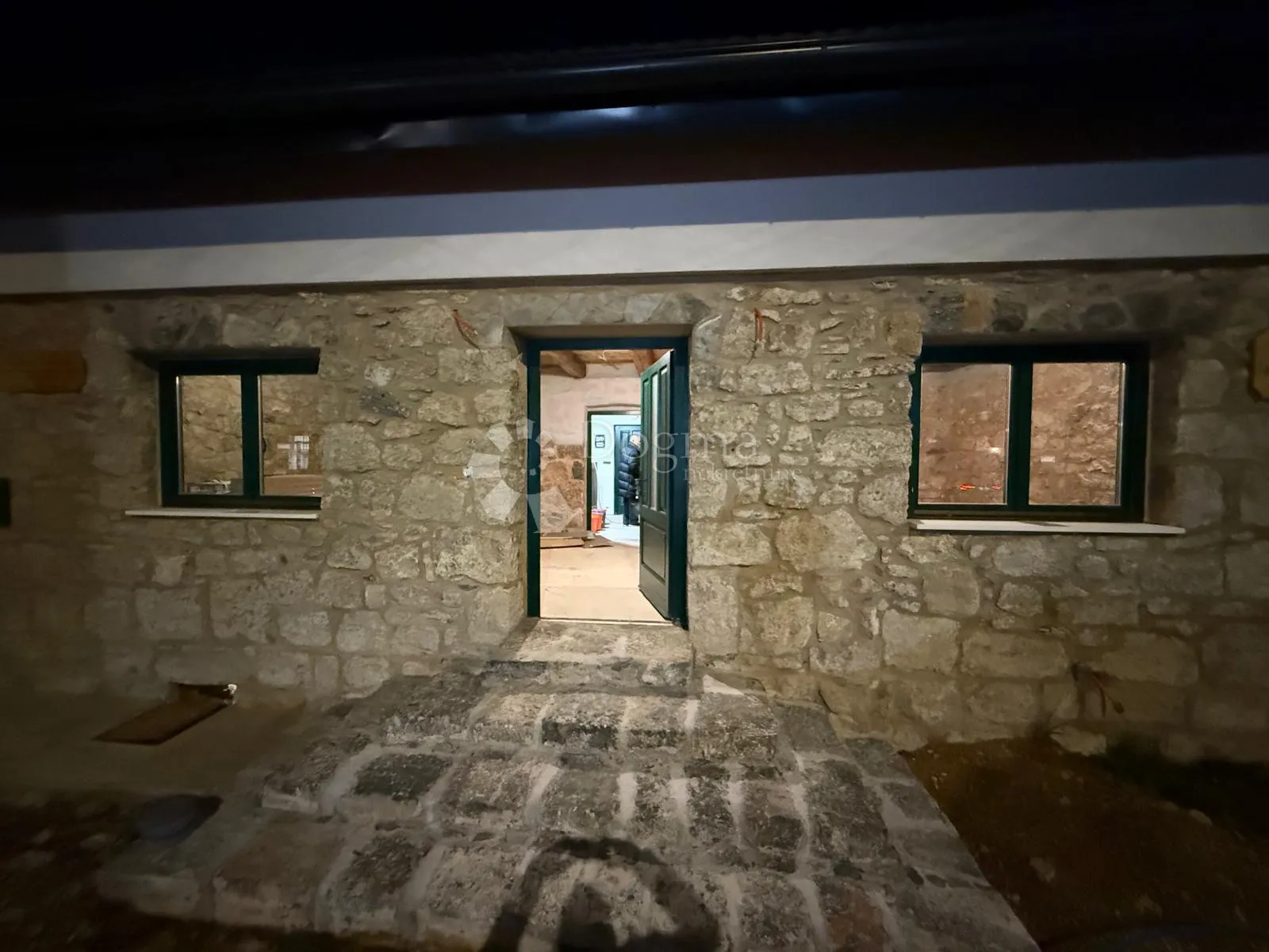 nova tradicionalne kvalitetne gradnje kuća centar grada - slika 3