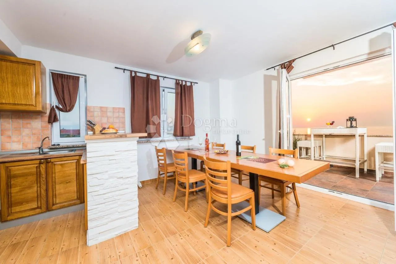 penthouse prvi red uz more! - slika 3