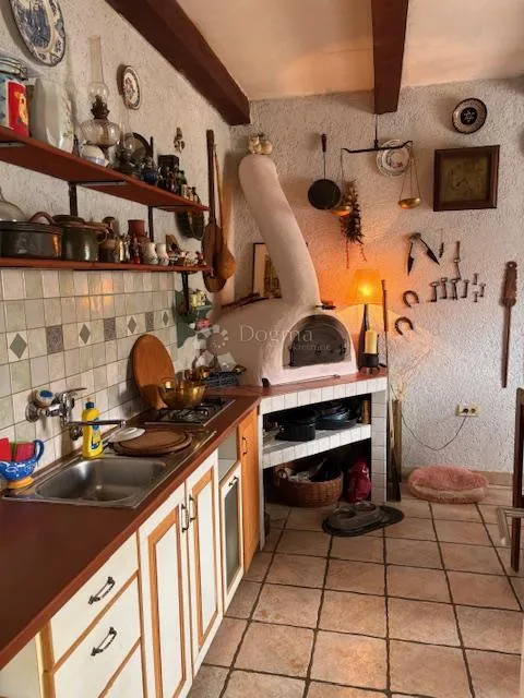 lijepa obiteljska kuća - slika 2