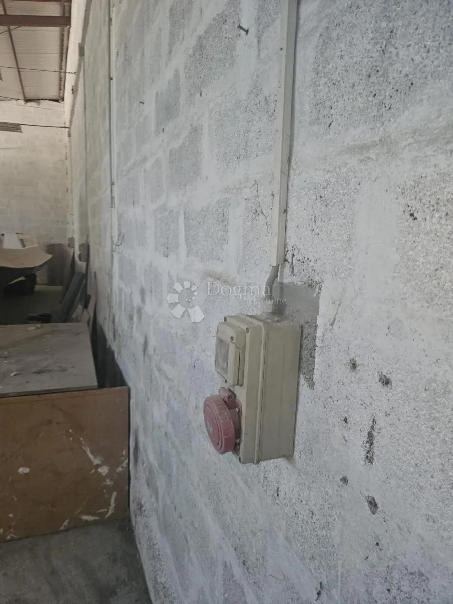 hala 400m2 za najam - novigrad/bužinija - slika 3