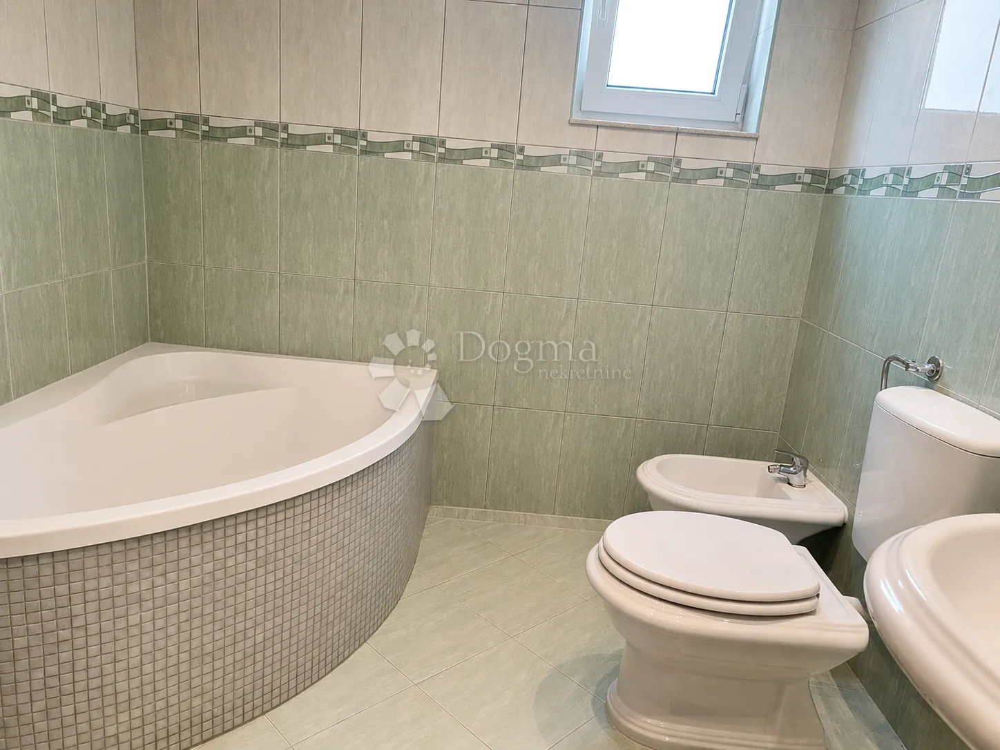kuća s potencijalom u retkovcu – 330 m2, mogućnost 3 stana - slika 6