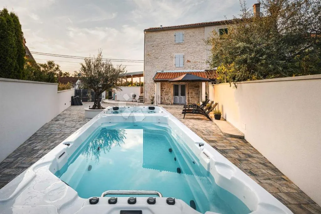 poreč - renovirana kamena kuća zadnja u nizu s jakuzijem - slika 25
