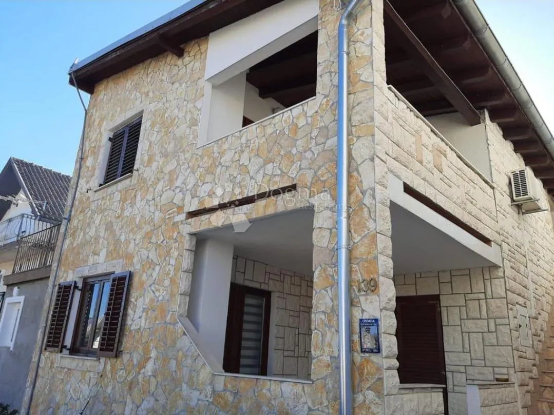 dvije terase, tri sobe, jedan prekrasan pogled | bilice - slika 20