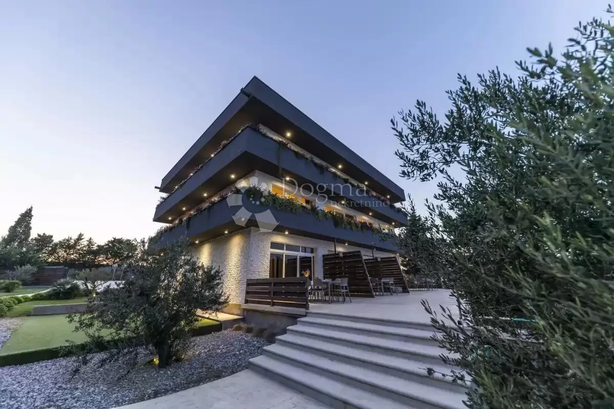 moderna villa sa bazenom- žerava - slika 5