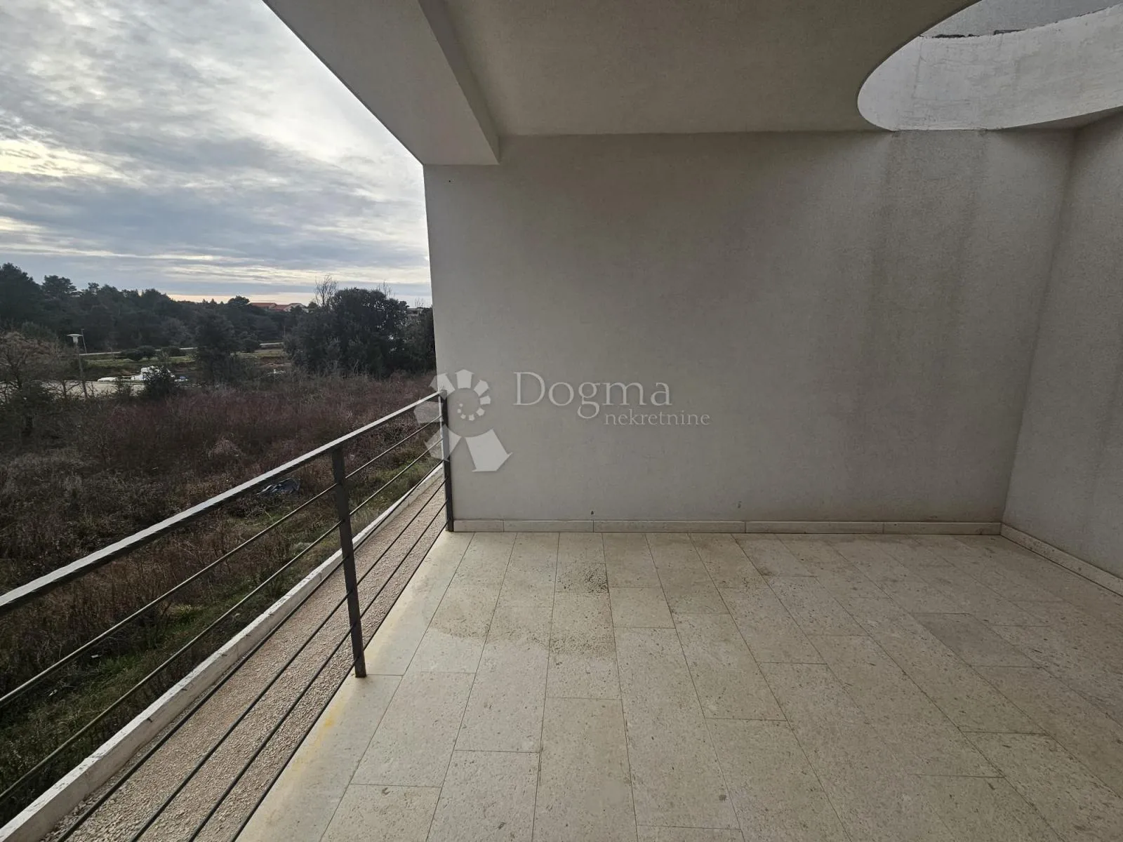 stan, novogradnja, 60m od mora, 3ss + krovna terasa - slika 34