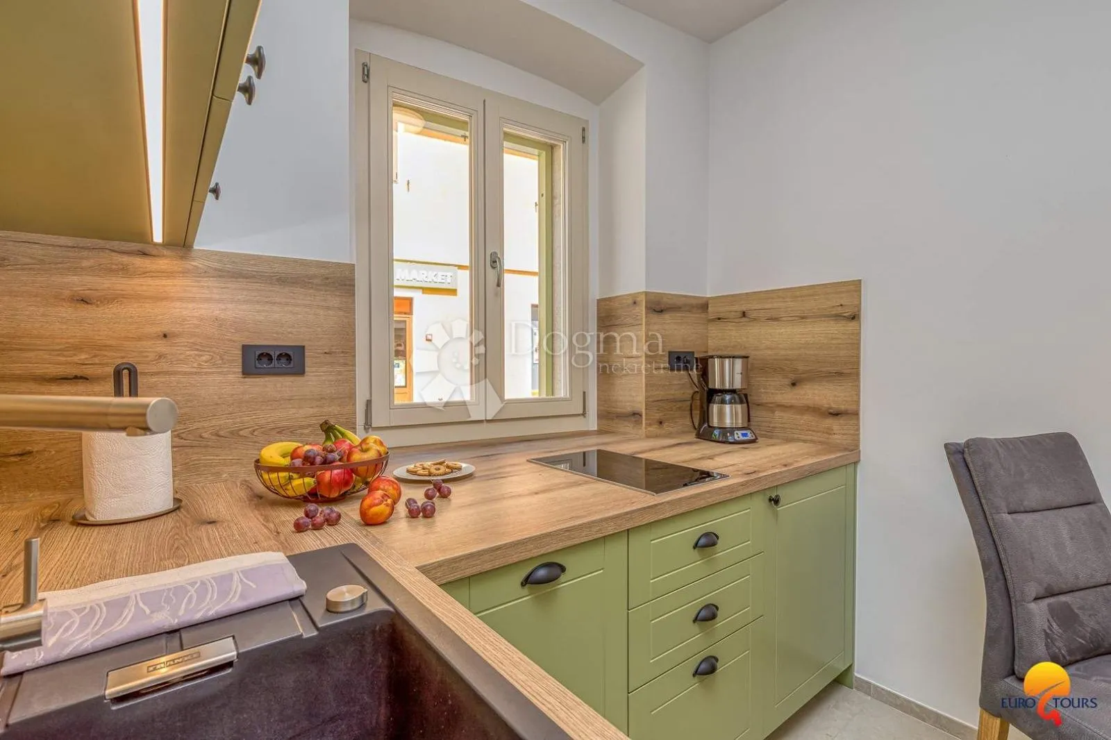 očaravajuća apartmanska kuća u samom centru vrsara - slika 26