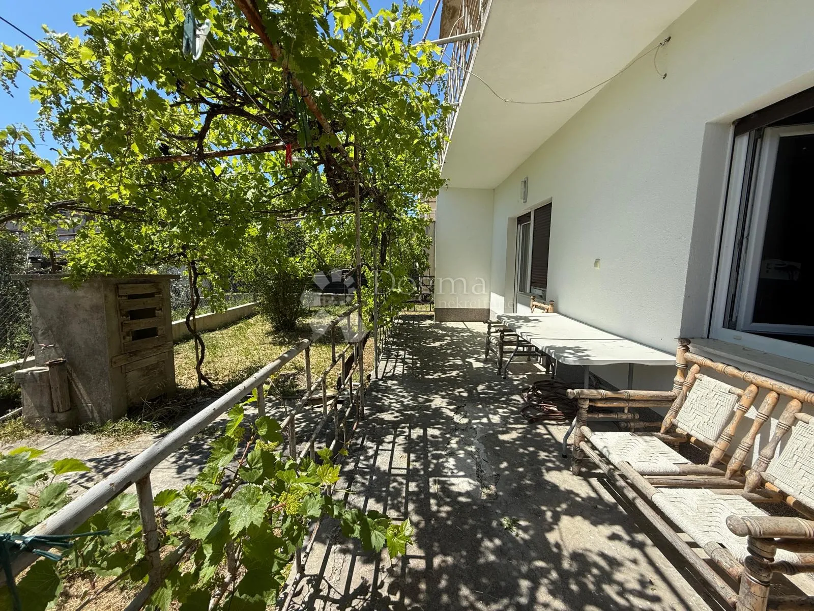 kaštela - dvosoban stan za adaptaciju s velikim vrtom - slika 3