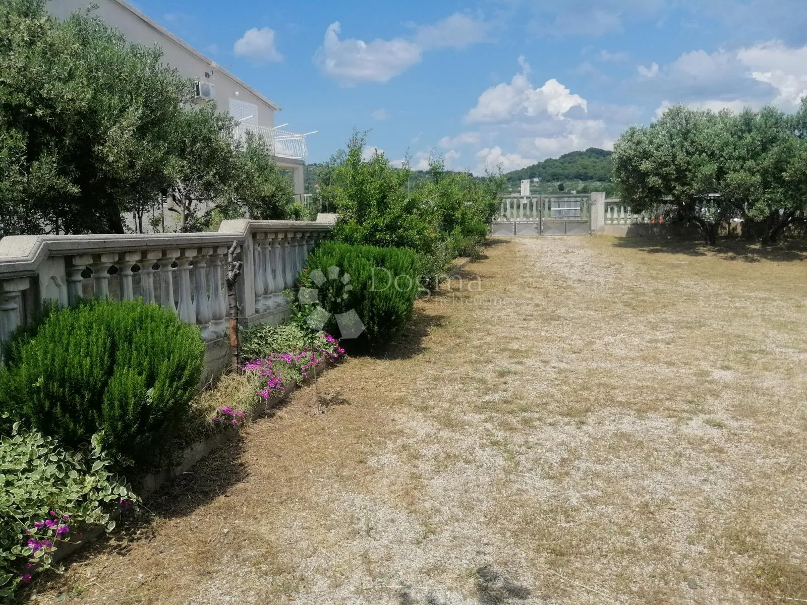 tribunj - kuća s 9 apartmana + građevinska parcela 418 m2 - slika 10