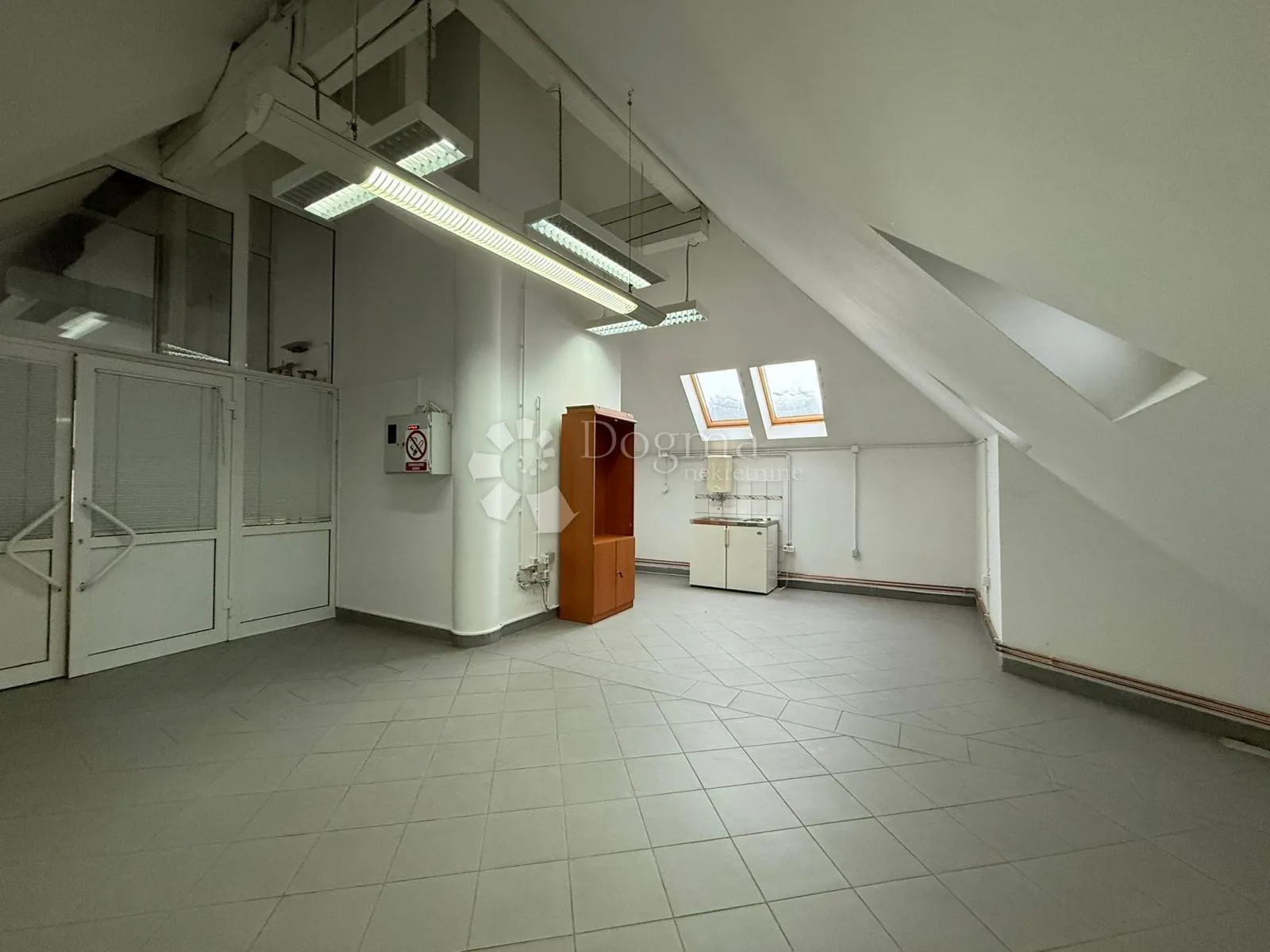 prestižna adresa za vaše poslovanje - centar čakovca - slika 2