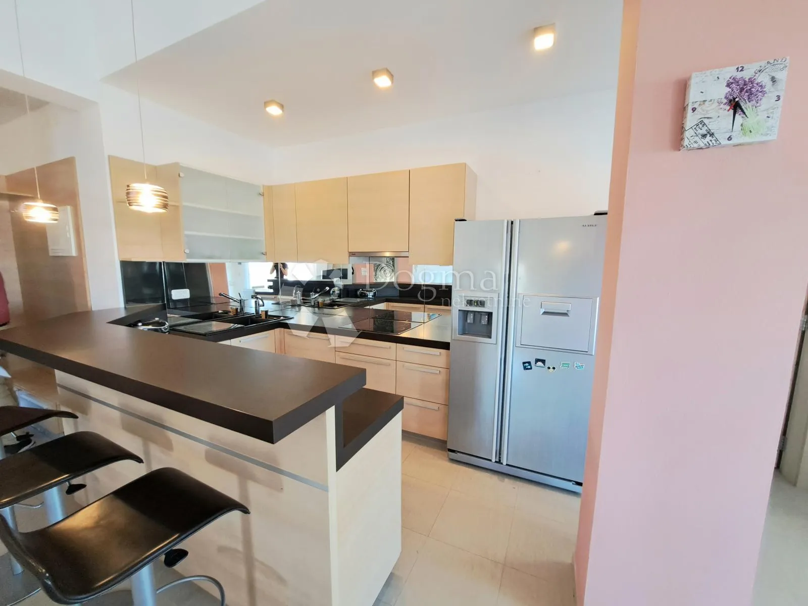 impresivan penthouse s pogledom na more, pješćana uvala - slika 4