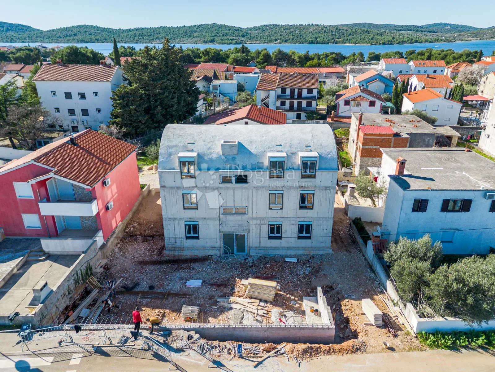 61 m² u pirovcu – savršeno za obitelj ili turizam! - slika 9