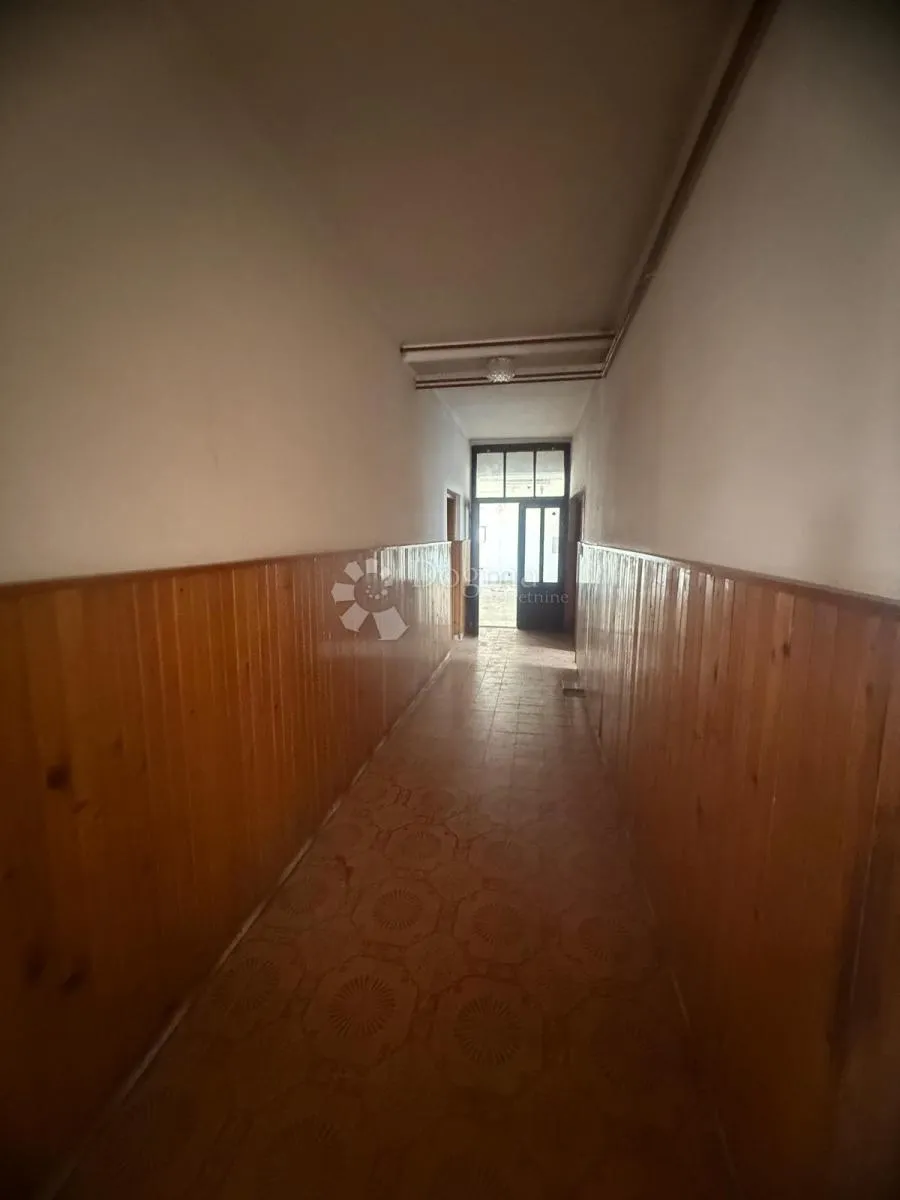prostrana kuća s dvije stambene jedinice - slika 32