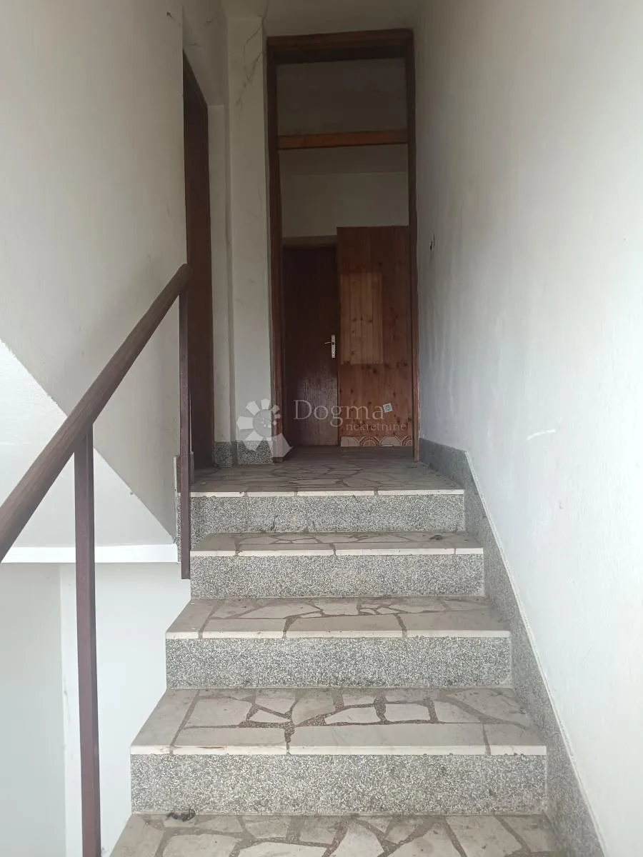 prostrana kuća u glini za adaptaciju - slika 15