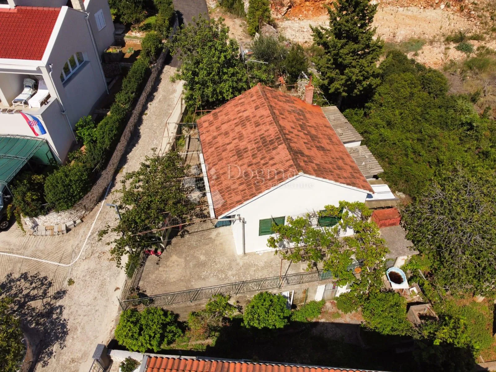 rogoznica - vikendica s predivnim pogledom 140m od mora - slika 2