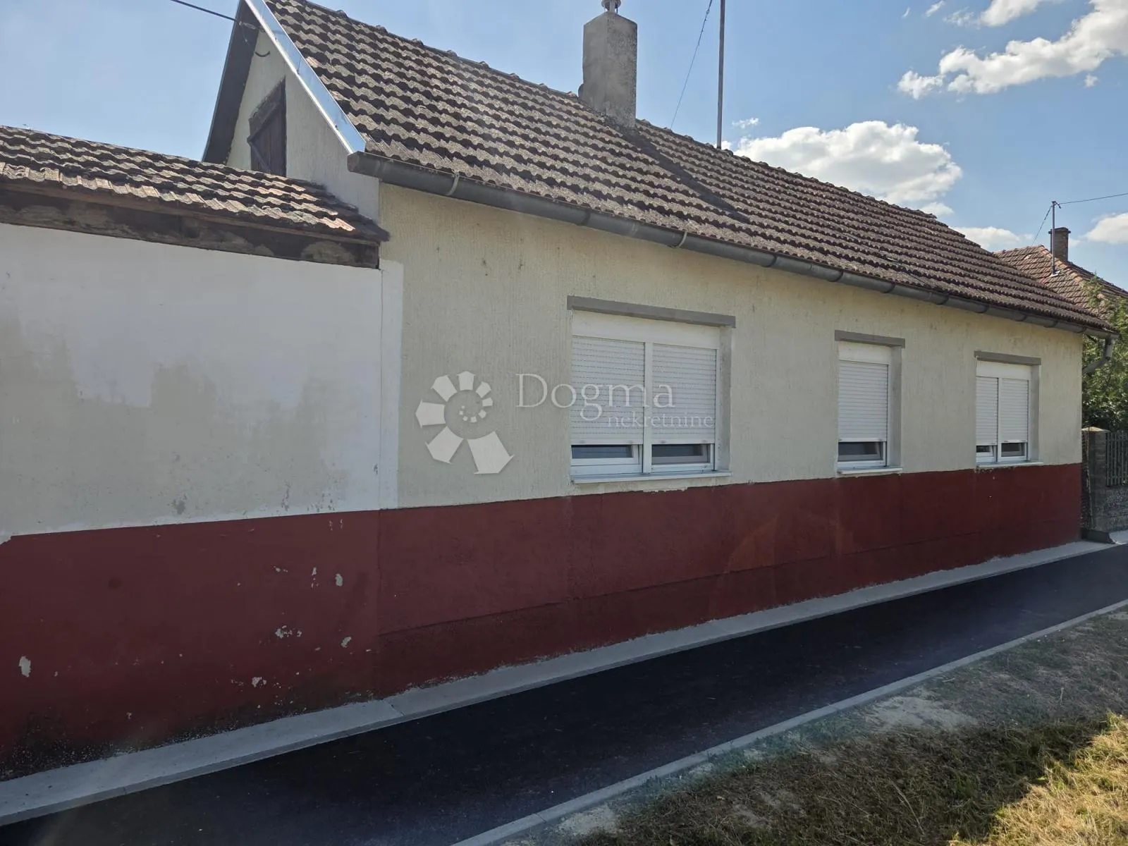 prostrana kuća s 2 stana u grabovcu - slika 1