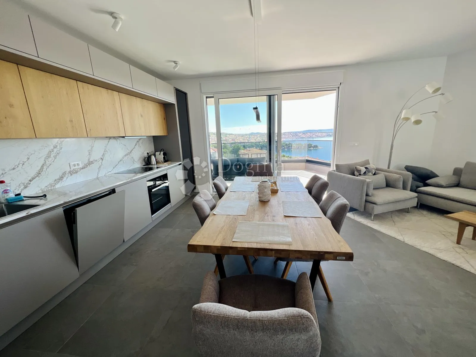 ekskluzivan penthouse s krovnom terasom i pogledom na more - slika 2
