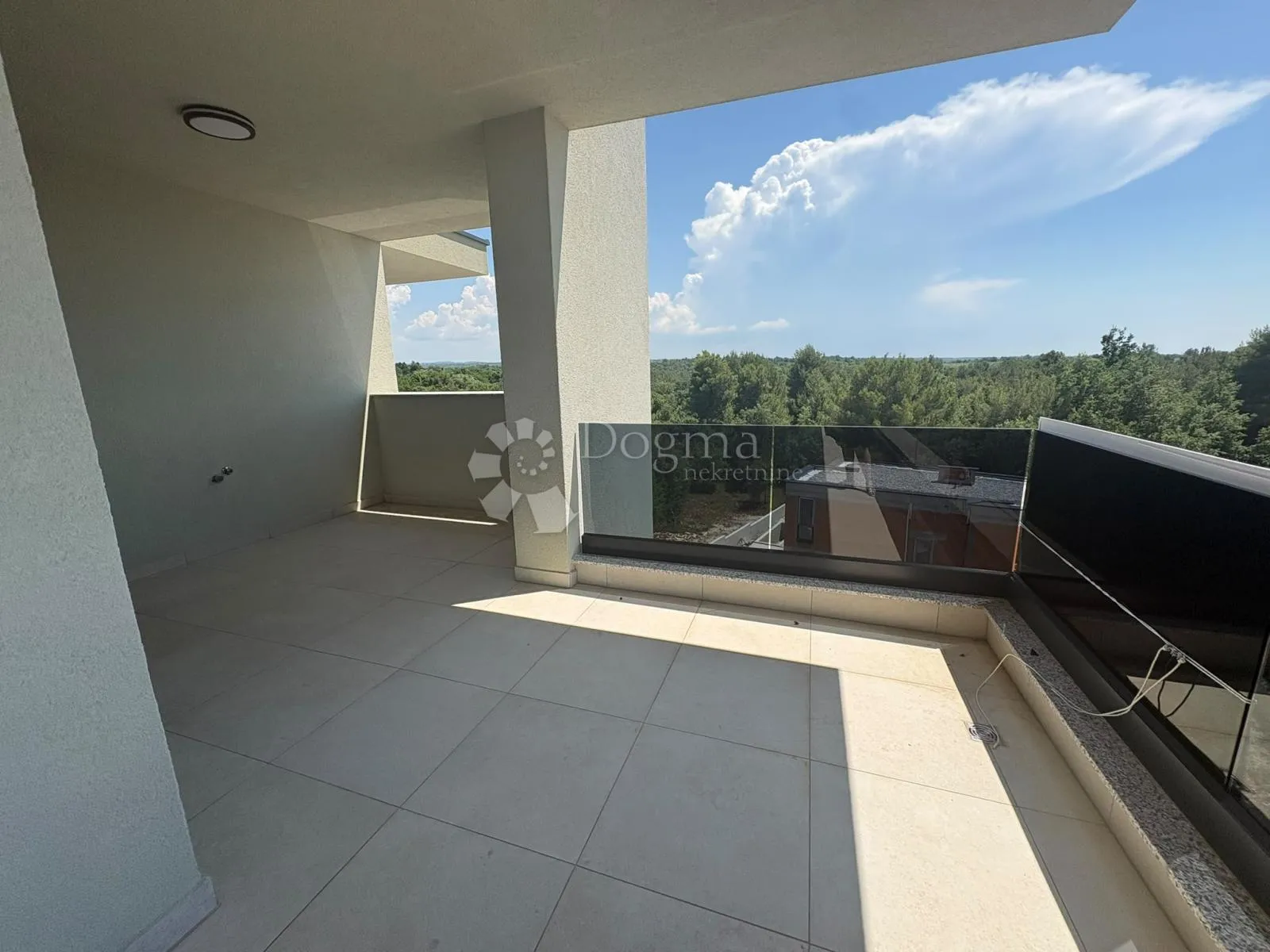 penthouse sa 3ss+db i krovnom terasom 800m od mora - slika 4