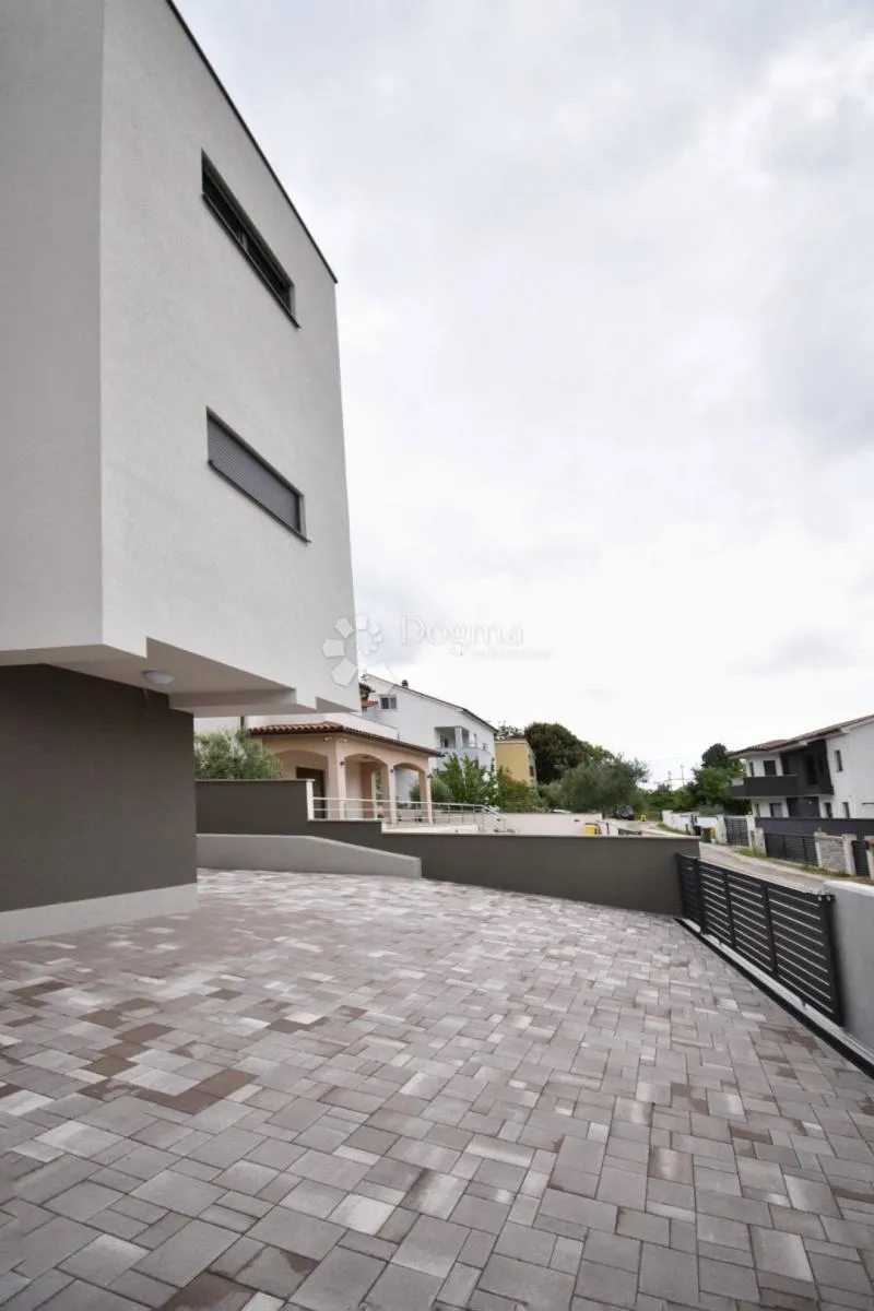 novogradnja - dvosoban stan s vrtom i garažom! - slika 18