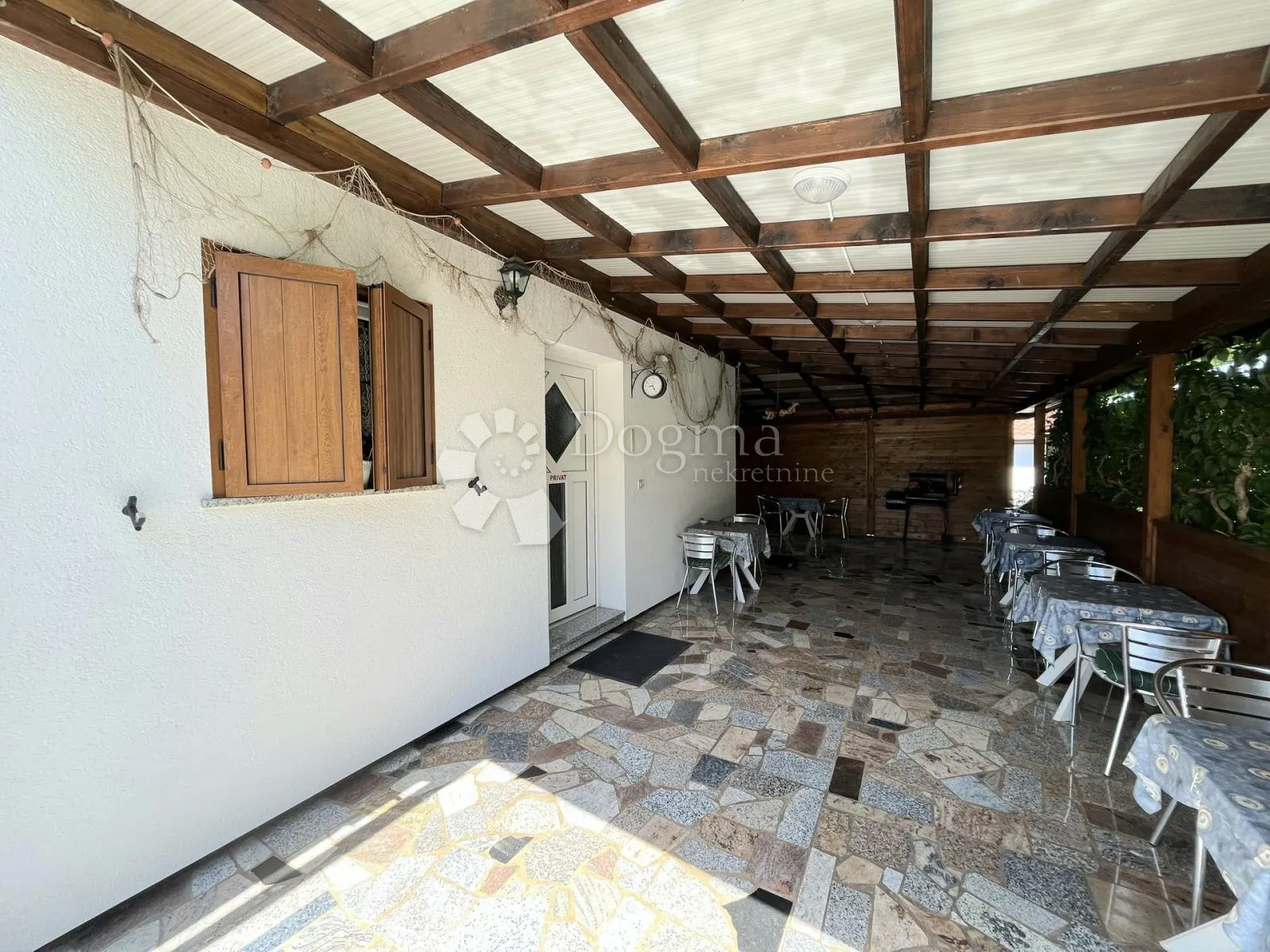 prekrasna villa s bazenom - slika 8