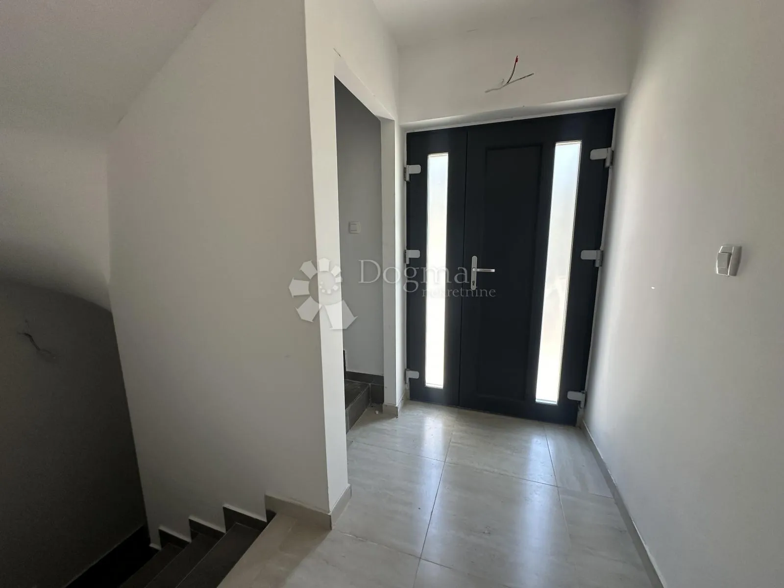 kuća sa 6 apartmana 550m2 u blizini mora - slika 23