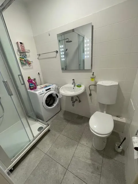 turnić-65m2,2s+db,balkon pogled na more - slika 9