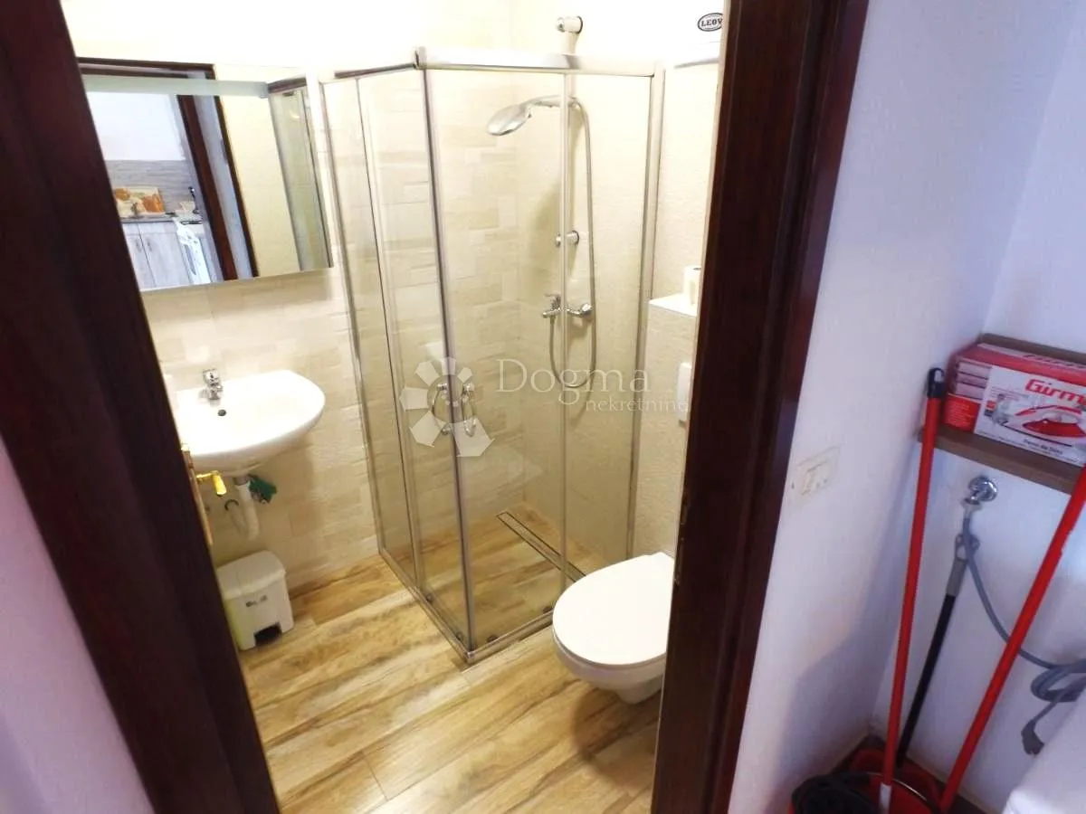 kuća sa 6 stambenih jedinica - 600m od mora! - slika 31