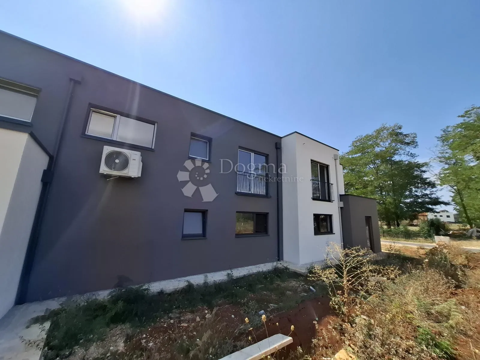 novogradnja sa bazenom na mirni lokaciji - slika 3