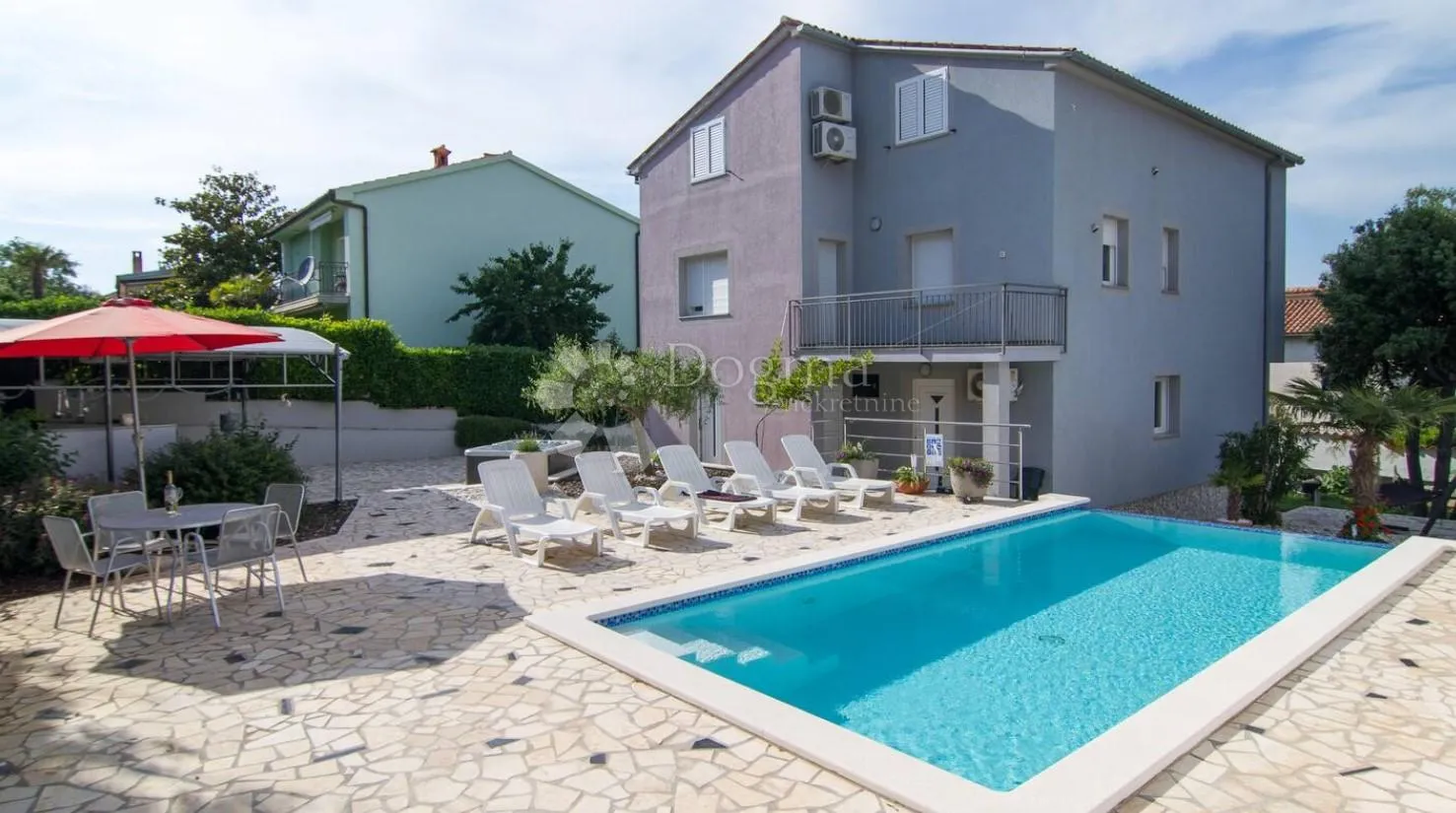 Banjole – apartmanska kuća s bazenom, 4 apartmana i solarnom elektranom, 150 m od mora - Banjole, Medulin