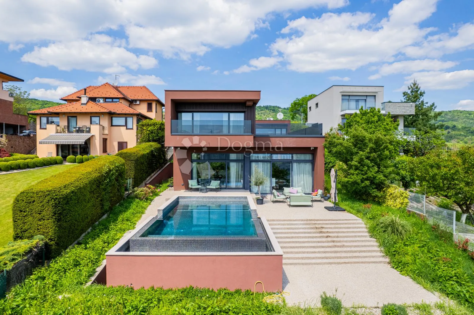 šestine – moderna vila 400 m² bazen zelenilo najam - slika 49