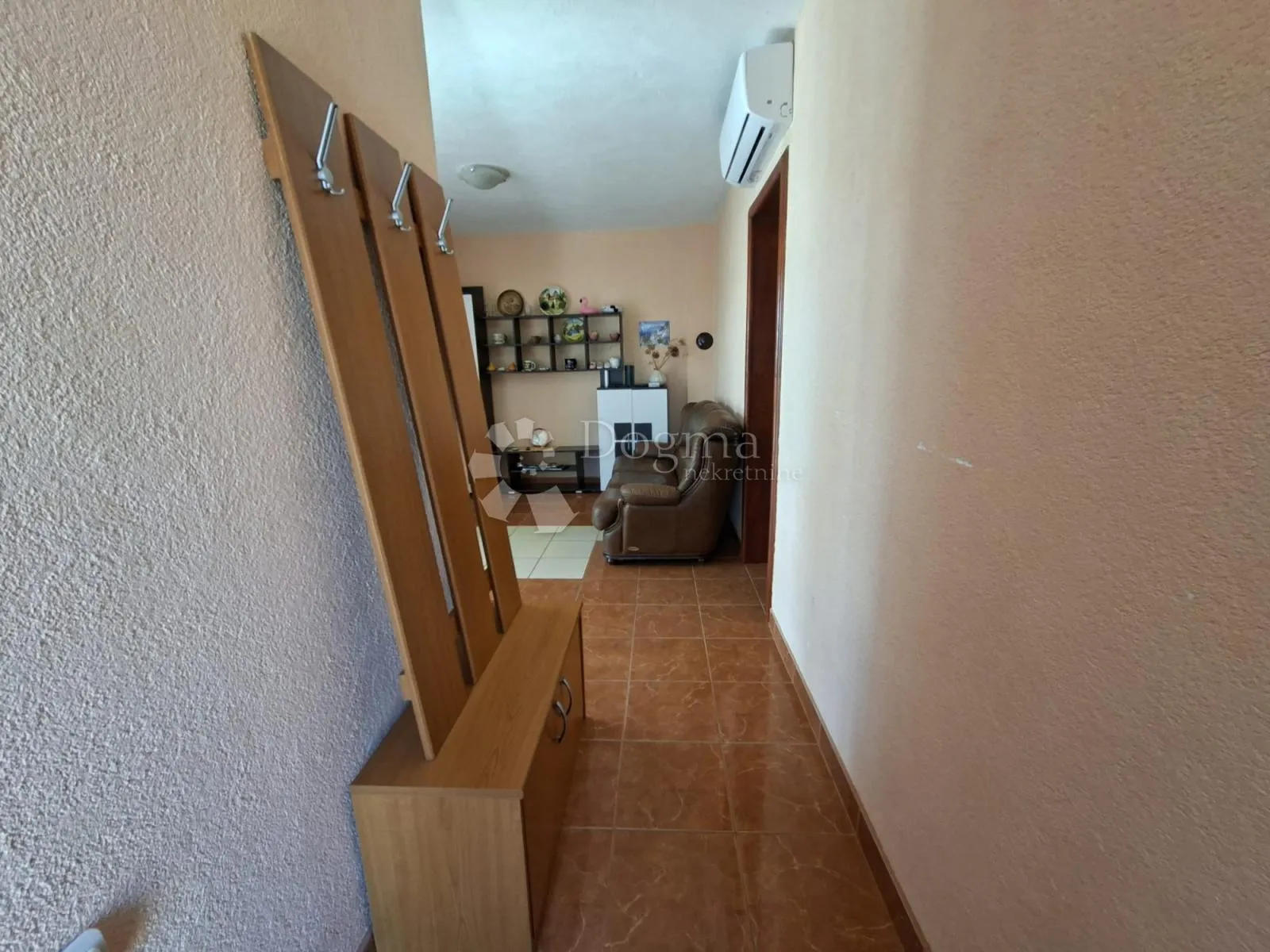 odličan apartman na otoku viru – svega 400 m od mora - slika 4