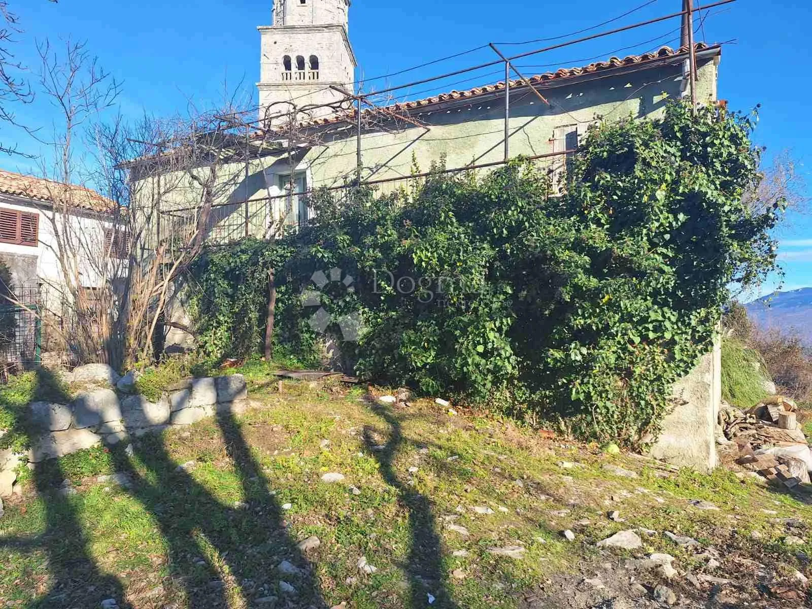 samostojeća kamena kuća za renovaciju s pogledom - slika 7