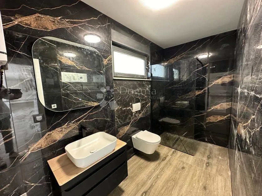 luksuzni apartman na moru - slika 12